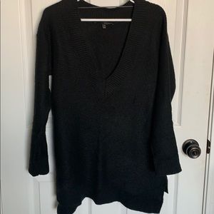 Long v-neck sweater